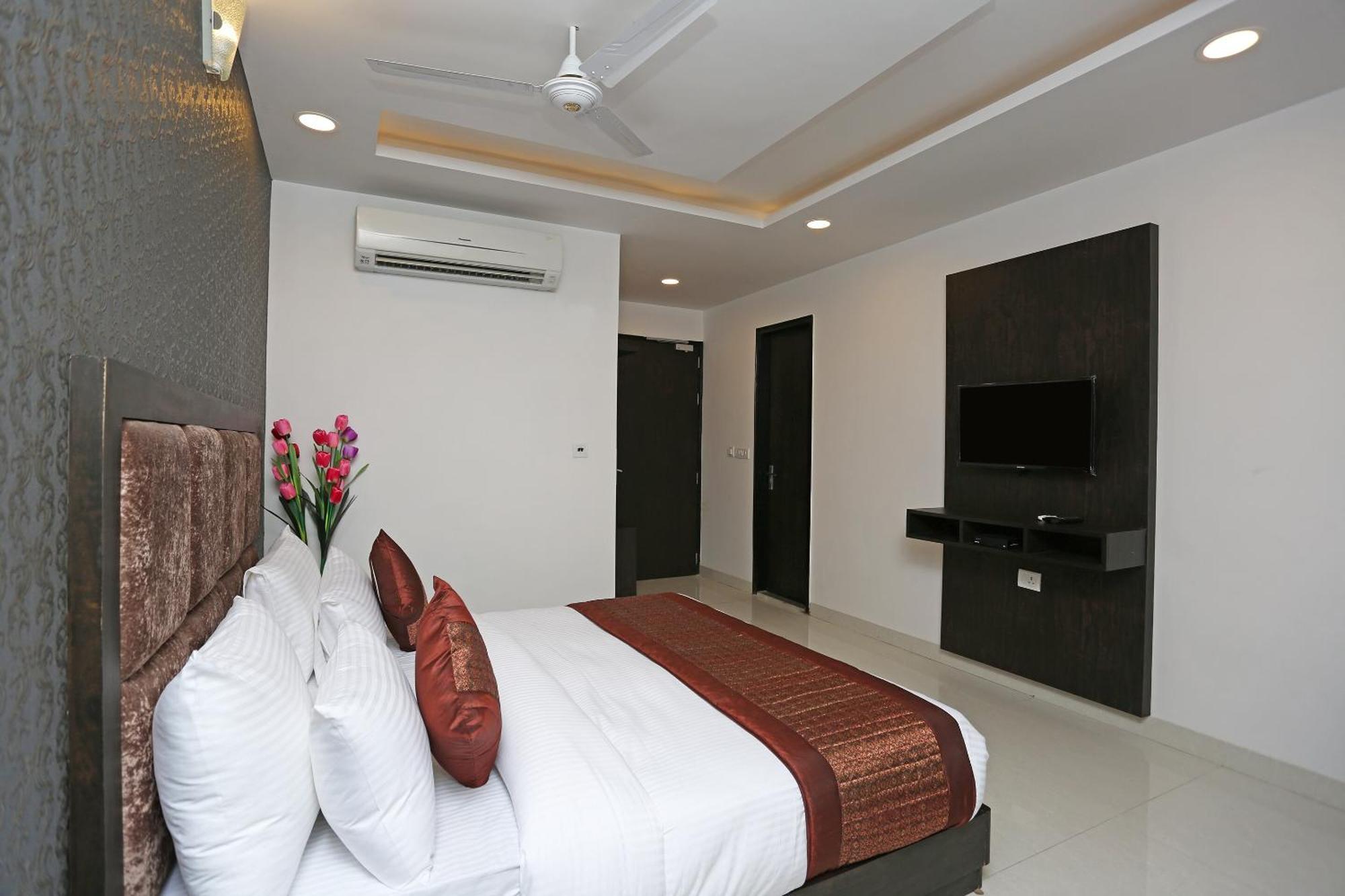ניו דלהי Hotel O M Suites מראה חיצוני תמונה
